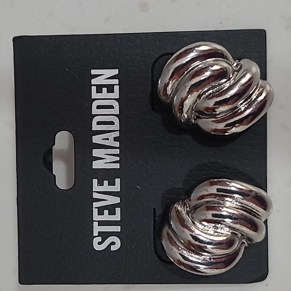 Steve Madden Scalloped Swirly Knot Stud Earrings NWT